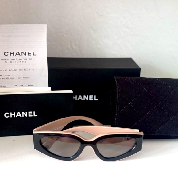 CHANEL CAT EYE SUNGLASSESNylon Black & BeigeC534/M3 A71614 X02281 S3443